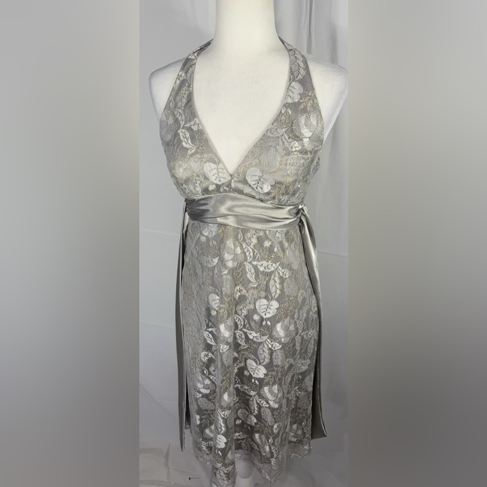BARI JAY PETITE SILVER FLORAL LACE HALTER DRESS SZ 4 - Picture 2 of 11